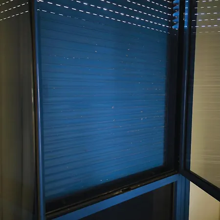 Blue House - Parking Included Apartment *