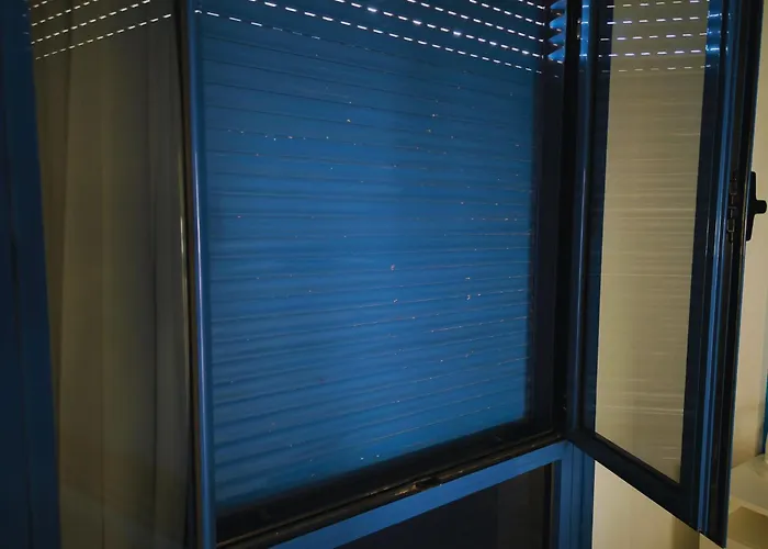 Blue House - Parking Included Apartment *